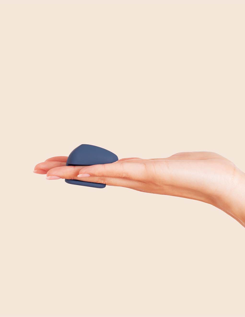 Deia The Wearable- In Hand 3