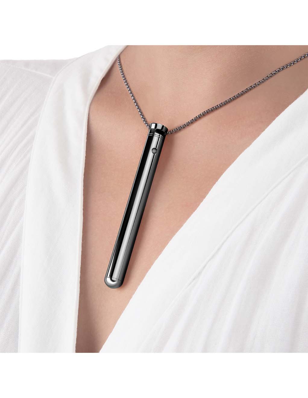 Le Wand Vibrating Necklace- On Neck