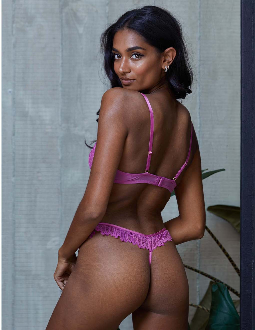 HUSTLER High Apex Bra- Violet- Back- On model