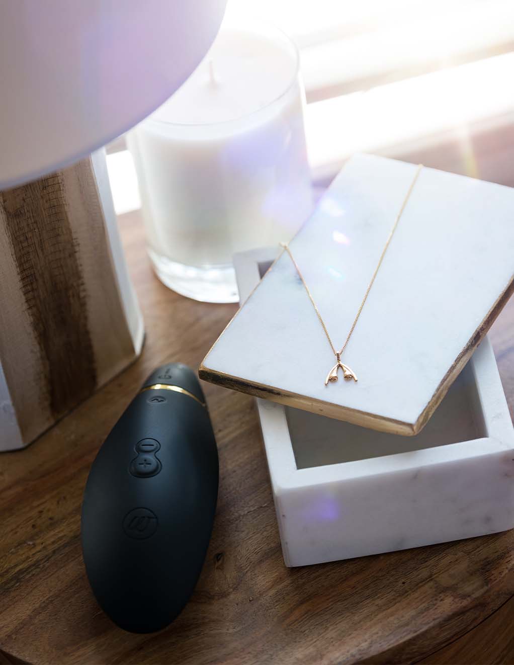 Womanizer Premium 2- Black- Bedside