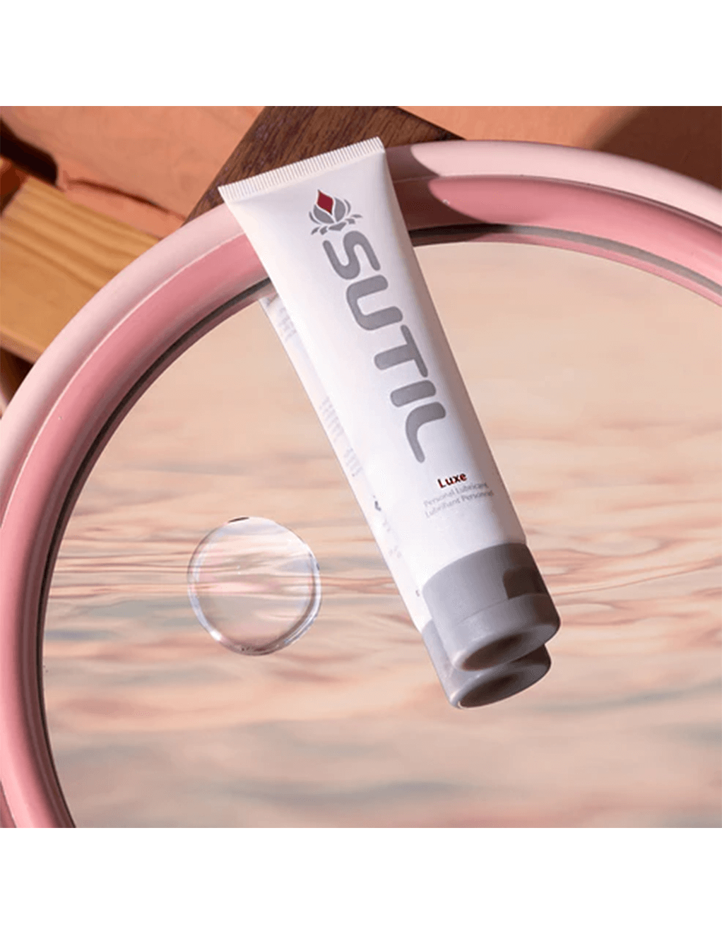 SUTIL Luxe Water Based Lubricant - Editorial